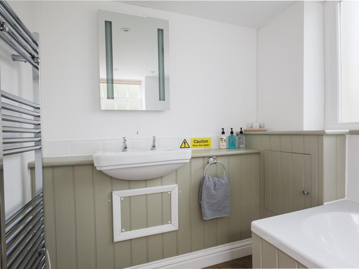 Queens Winchcombe Extérieur photo